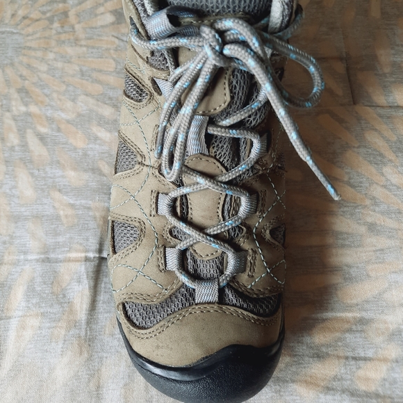 Keen Women's Mid hiking boots zise 7. - Picture 4 of 15